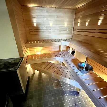 The 50s House With A Modern Twist, By Metro, 3 Cars Parking Huvilat *
